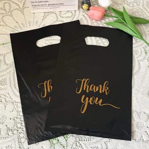 L'élégance discrète au service de vos réceptions : des sachets en plastique pour cadeaux de mariage