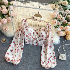 L'élégance vintage revisitée : osez la Blouse Rétro à Manches Longues et Lacets au Dos