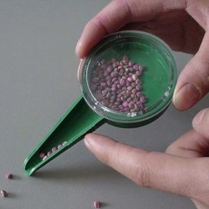 Révélez le potentiel de votre jardin grâce à une semenceuse manuelle innovante