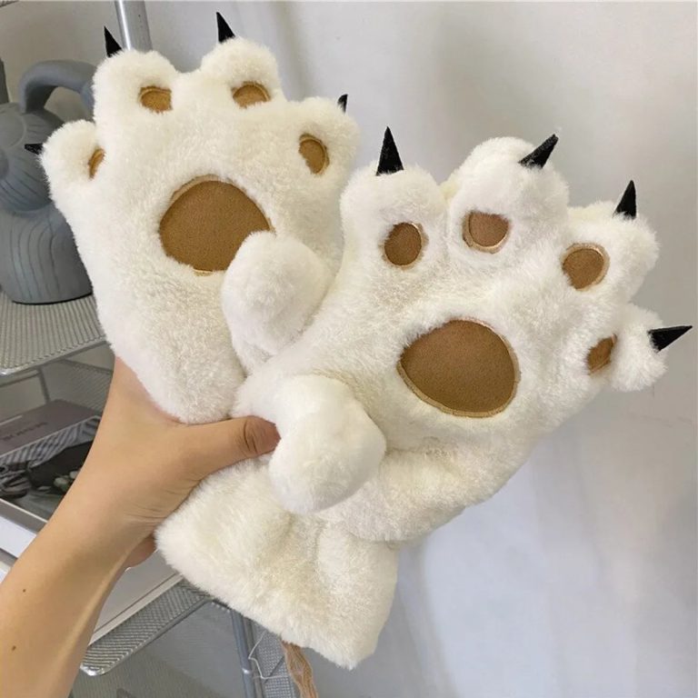 Offrez à Votre Style Hivernal une Touche Magique avec les Gants d'Ours en Peluche : Cosplay et Confort