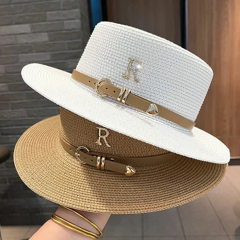 Élégance estivale : le chapeau de soleil en paille à calotte plate qui sublime votre été