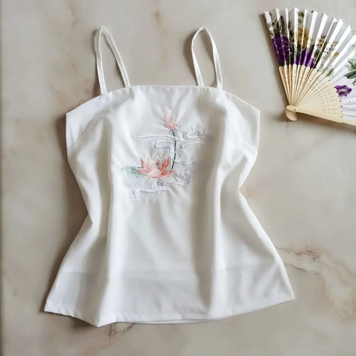 Élégance intemporelle et modernité assumée : La Robe Hanfu Moderne pour Femmes, Broderie Exquise