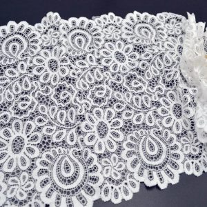 L'élégance réinventée pour vos créations : Sublimez votre univers avec notre Dentelle Noire et Blanche