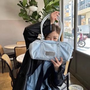 Réinventez votre Style Urbain avec le Sac à Épaule en Jean Y2K