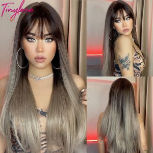 Touchez l’Originalité avec la Perruque Synthétique Rouge Vin Léger et Sa Frange Audacieuse