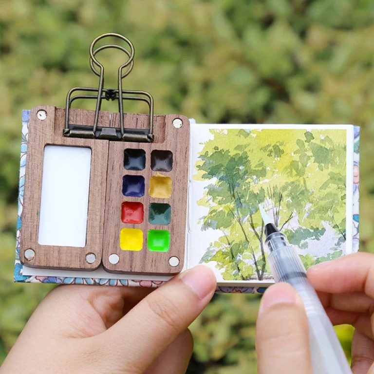 Libérez Votre Créativité en Route avec une Palette de Voyage Élégante et Fonctionnelle