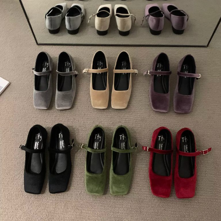 Confort et Élégance au Quotidien : Découvrez les Chaussures Plates en Velours "Bailamos"