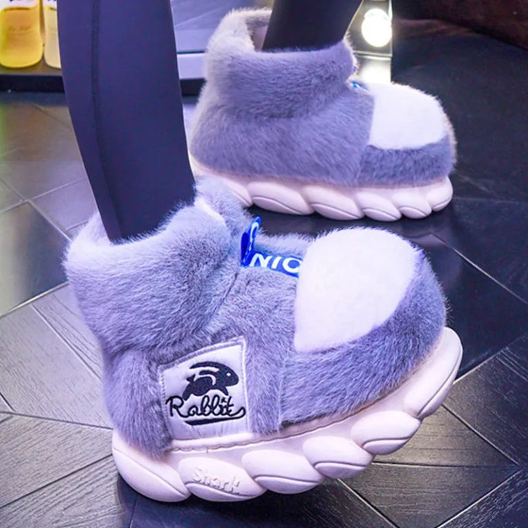 Découvrez le Confort Inégalé et le Chic Douillet pour l’Hiver avec Ces Chaussons en Peluche 2023