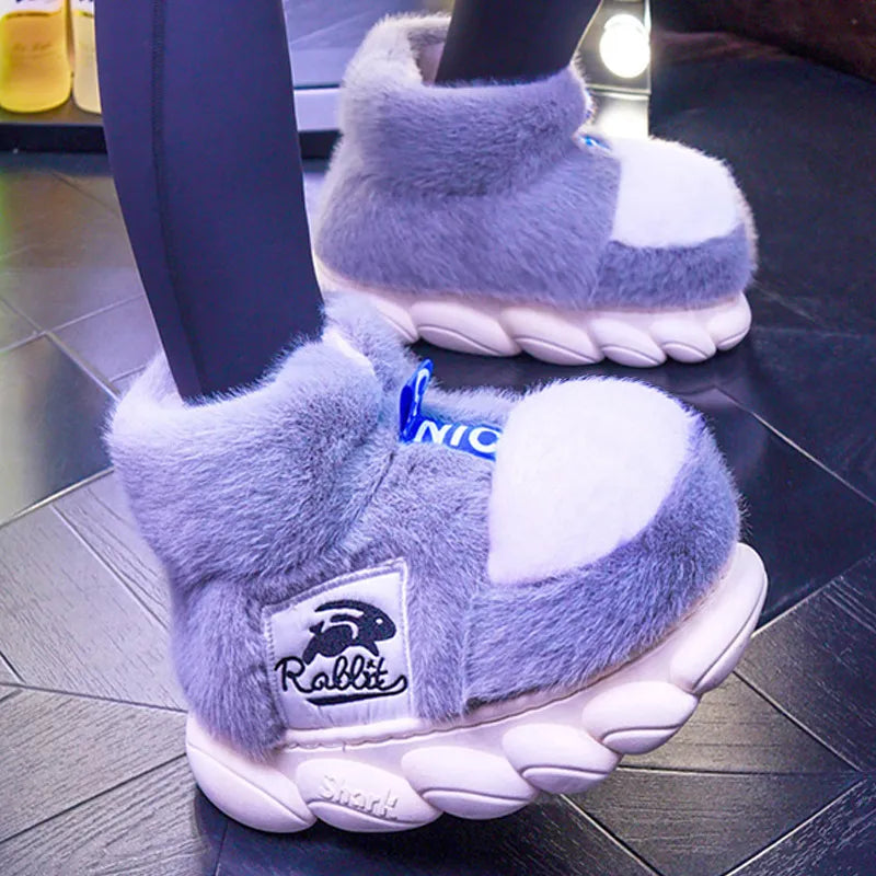 Découvrez le Confort Inégalé et le Chic Douillet pour l’Hiver avec Ces Chaussons en Peluche 2023