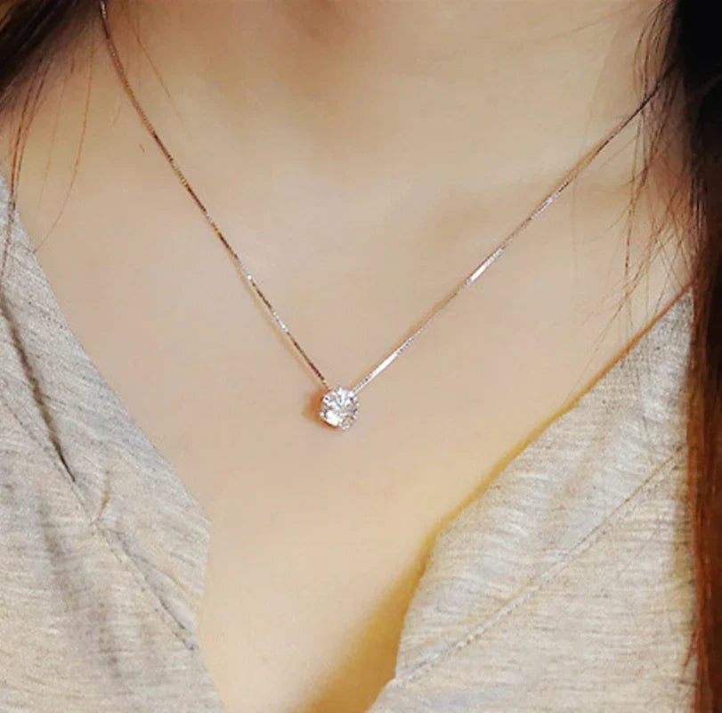 L'élégance incarnée : Sublimez votre style au quotidien avec un collier en argent et zircon étincelant