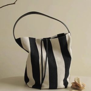 Élégance Urbaine : Adoptez la Simplicité Chic avec ce Sac Tote en Toile Rayée
