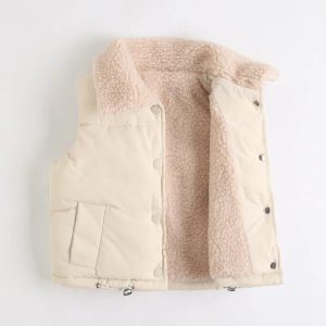 Pour un hiver doux et stylé : la veste sans manches pour enfants à doublure en velours