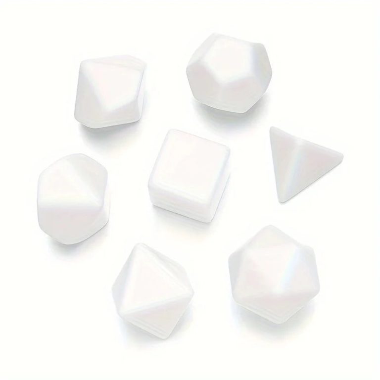 Libérez Votre Créativité Ludique avec des Dés Polyédriques Blancs Personnalisables