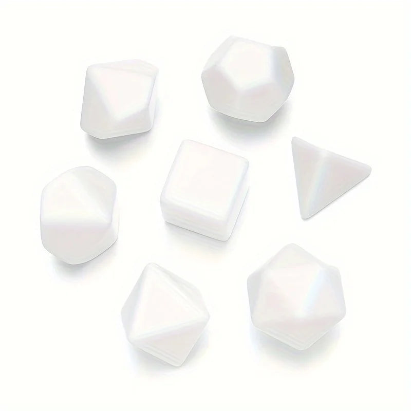 Libérez Votre Créativité Ludique avec des Dés Polyédriques Blancs Personnalisables