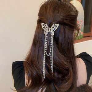 Raffinement et Originalité au Quotidien : Sublimez Votre Coiffure avec une Barrette à Papillon Époustouflante