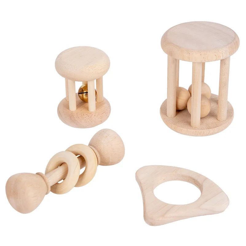 Éveil Sensoriel au Naturel : Découvrez l'Impact des Hochets en Bois Montessori pour Bébé