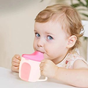 Biberon et tasse innovants : faciliter l'autonomie alimentaire de bébé
