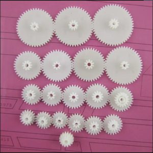 Développez Votre Ingéniosité avec le Kit Engrenages Plastique Double Étage – 19 Pièces DIY