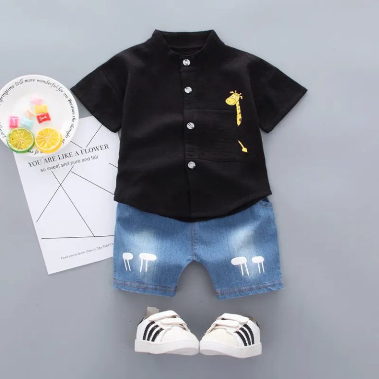 Un look estival fun et confortable pour les petits aventuriers