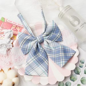 L'élégance réinventée : la Cravate Noeud Préppy à Carreaux pour un style affirmé