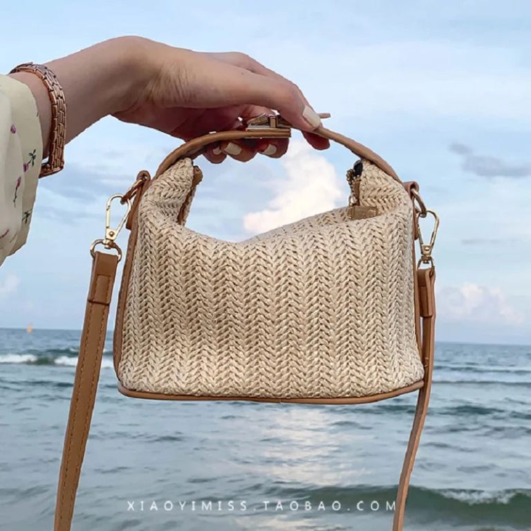 Adoptez le Style Bohème avec le Sac Paille Croisé pour un Été Inoubliable