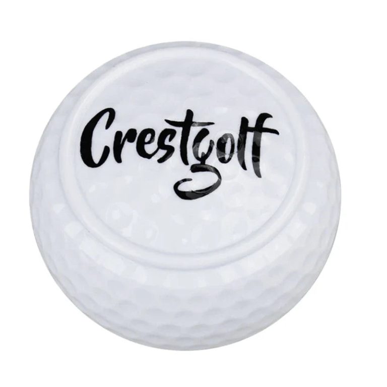 Optimisez votre putting grâce à une balle de golf plate innovante