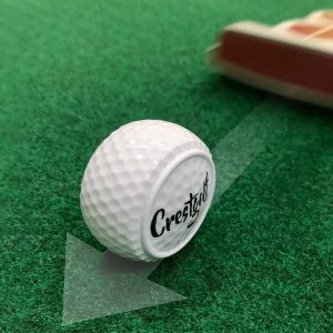 Perfectionnez votre putting grâce à une balle d'entraînement innovante et élégante
