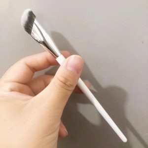 Révélez votre regard parfait avec un pinceau correcteur d’exception