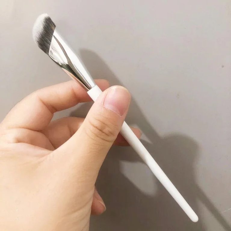 Révélez votre regard parfait avec un pinceau correcteur d’exception