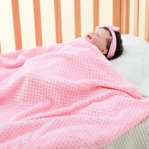 Découvrez la Couverture Bébé en Flanelle Ananas Carreaux : Un Cocon de Douceur et de Tendresse