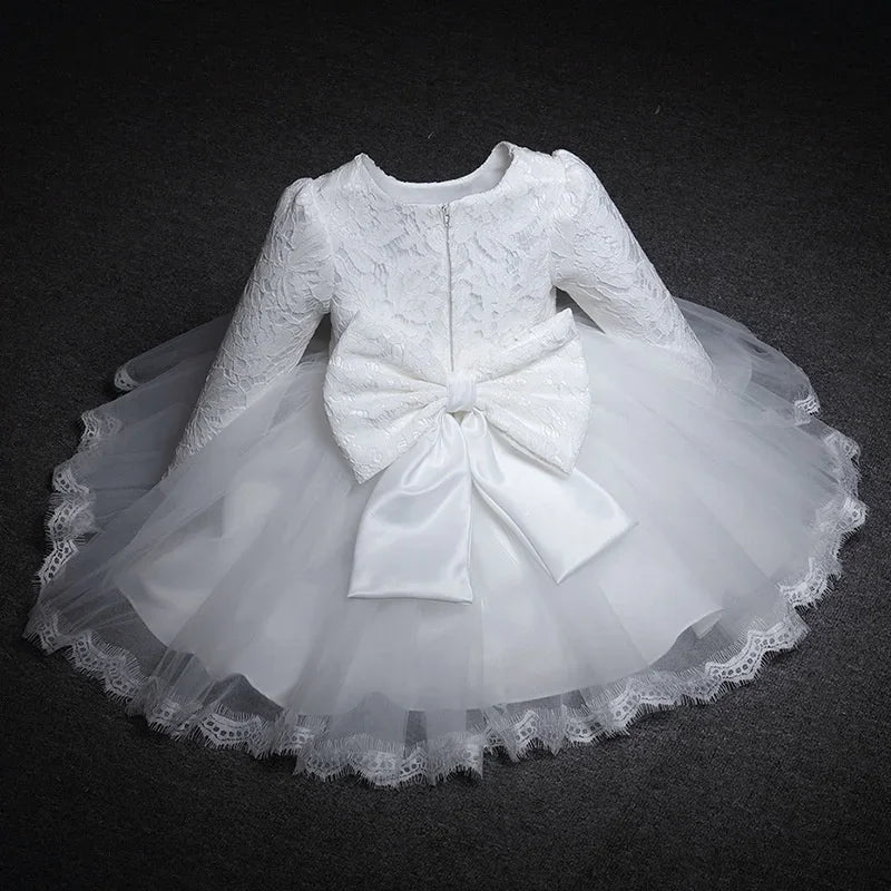 L’élégance intemporelle pour votre petite princesse : découvrez le charme unique de cette robe en dentelle