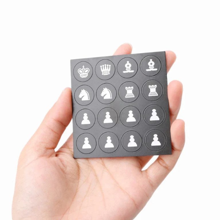 Votre Compagnon de Stratégie en Voyage : L'Art du Jeu d'Échecs Magnétique Pliable