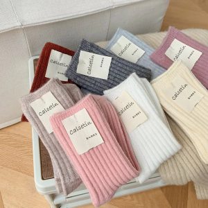 Un Hiver Raffiné : La Douceur Incomparable des Chaussettes en Laine de Cachemire Épaisses pour Femmes
