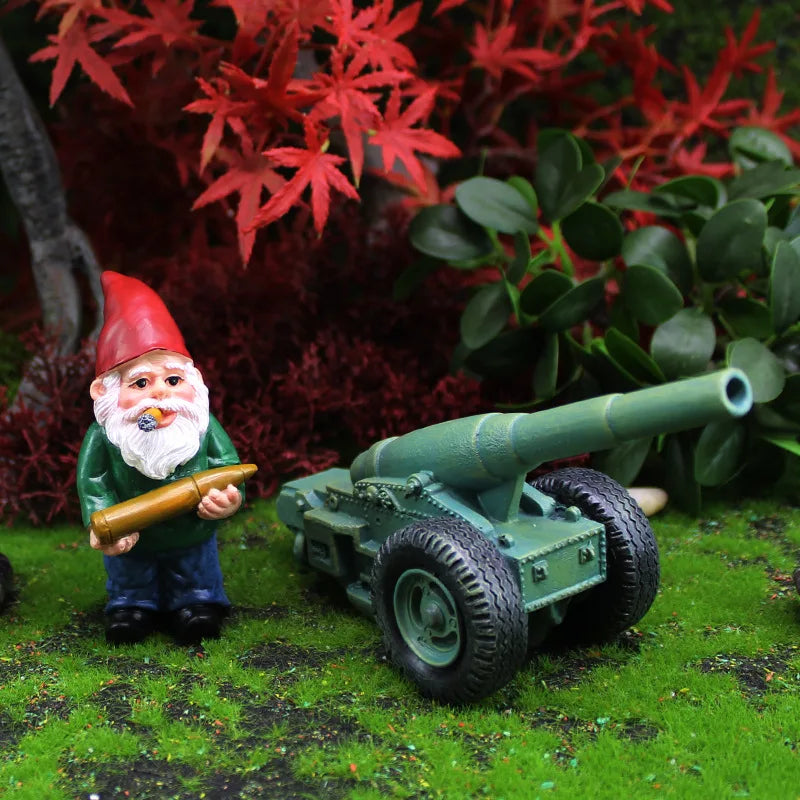 L'humour en miniatures : redécouvrez votre déco avec les Gnomes armés d’un canon
