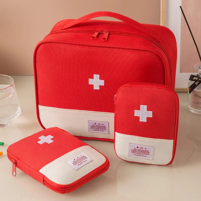 Voyagez en Toute Sécurité Grâce à la Trousse de Premiers Secours Portable