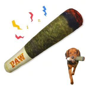 Un Compagnon de Jeu Inattendu : Quand le Cigare en Peluche Ravive les Jeux de Votre Chien