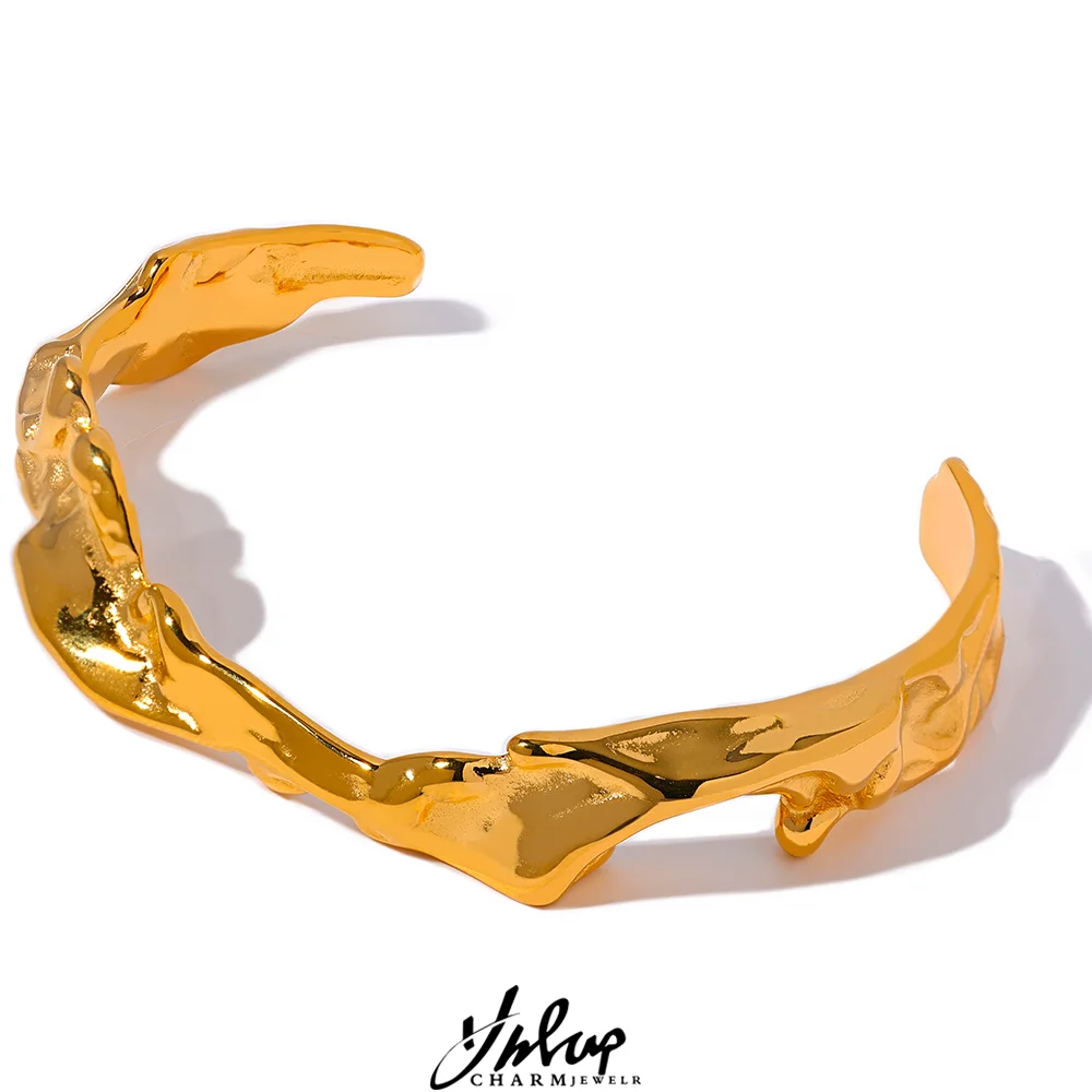 Élégance et Modernité: Le Bracelet Manchette qui Sublime Votre Look