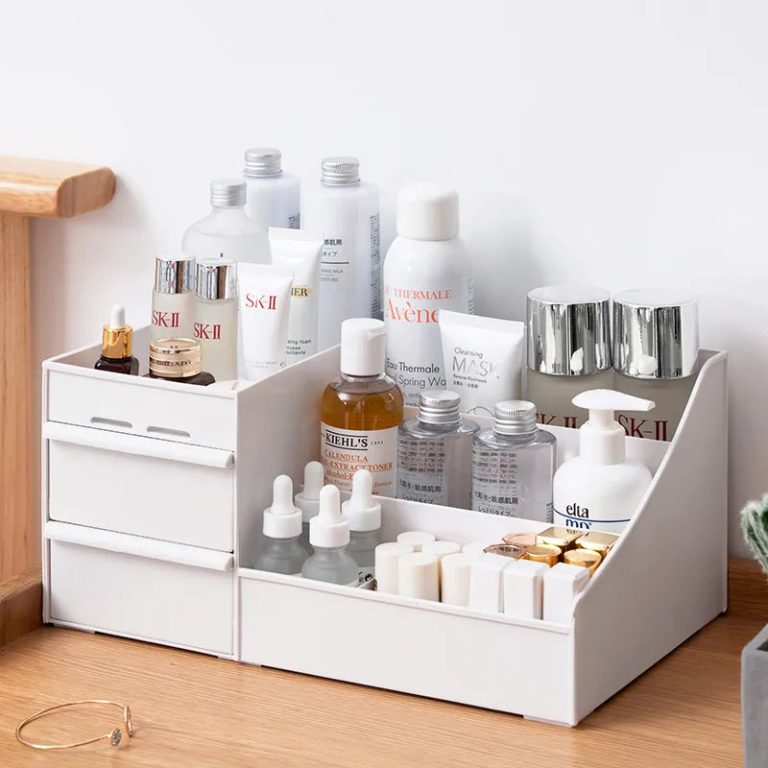 Redécouvrez l'art du rangement avec style grâce à un organisateur cosmétique innovant