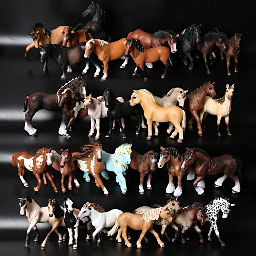 Émerveillez-vous devant l'Authenticité des Chevaux en Miniature