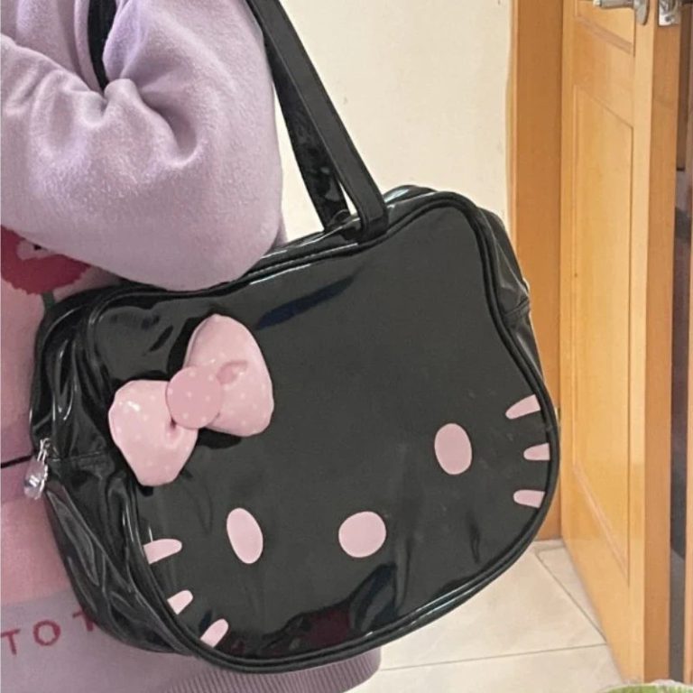 Sac Bandoulière Hello Kitty Cuir Noir Femme : L'élégance ludique au quotidien