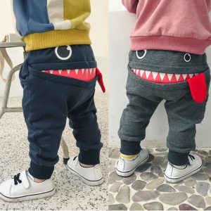 Le pantalon enfant amusant qui allie style et confort : un must pour le quotidien de votre petit explorateur