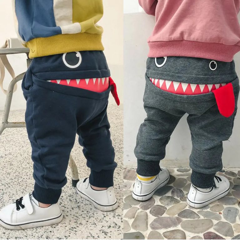Le pantalon enfant amusant qui allie style et confort : un must pour le quotidien de votre petit explorateur