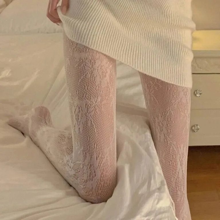 Révélez Votre Audace avec Élégance : Les Collants Japonais Gothiques Sexy