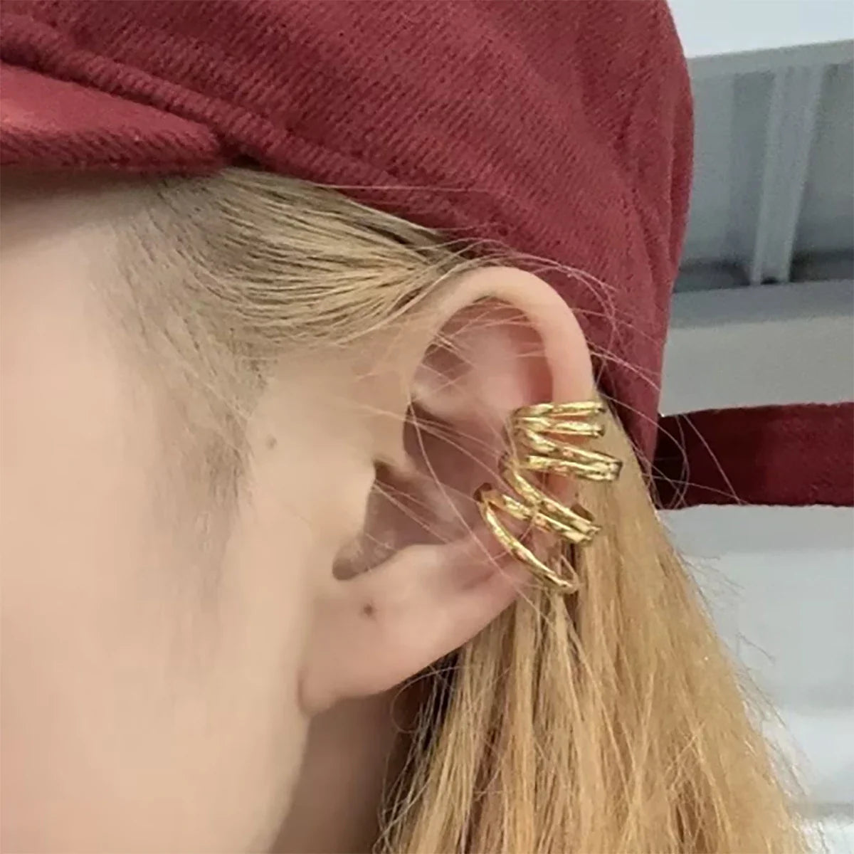 L’élégance redéfinie : découvrez le charme du clip oreilles plaqué or 18K