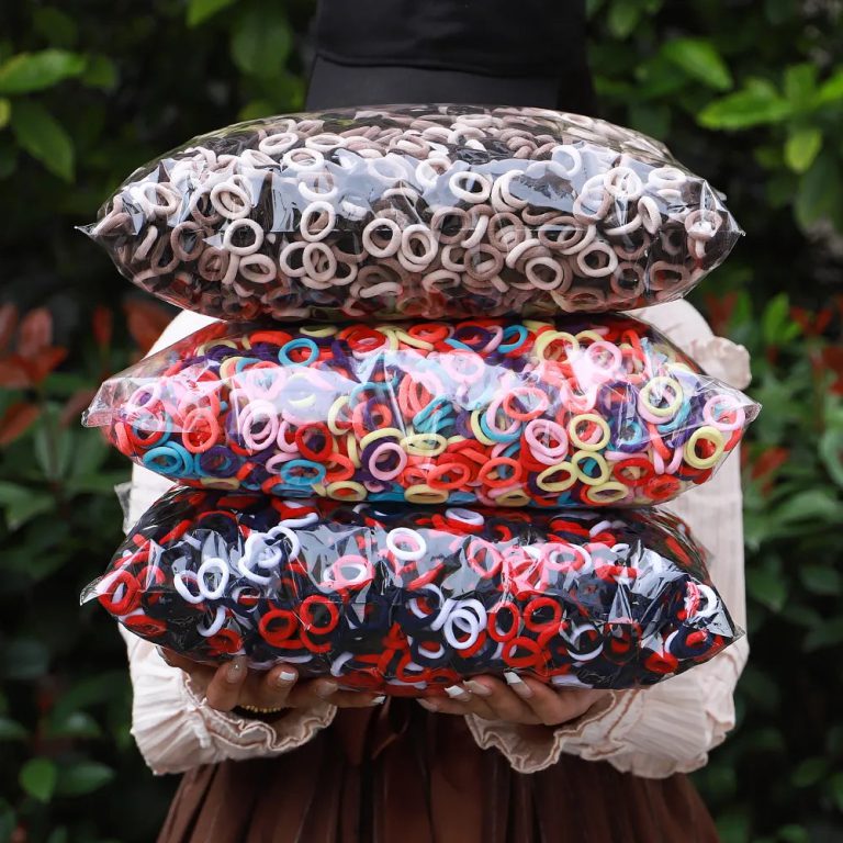 Donnez du peps à la coiffure de vos enfants avec des accessoires stylés et pratiques