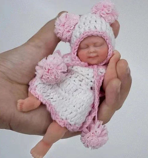 Découvrez la Magie d’un Compagnon Miniature : Élégance et Réalisme en Silicone