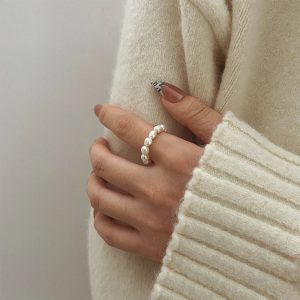 Élégance et Modernité : La Bague en Perles qui Réinvente le Minimalisme