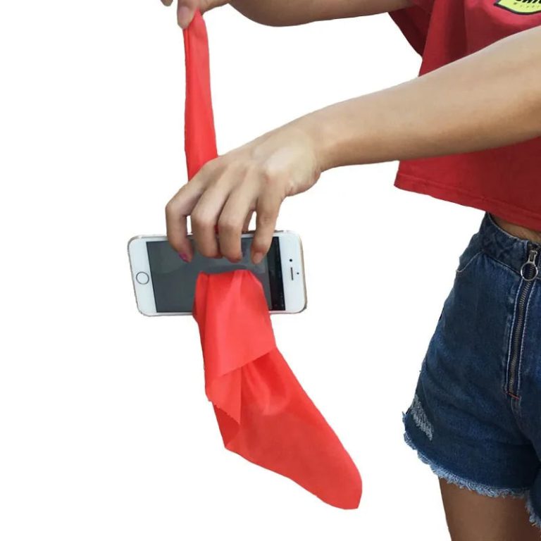 Illuminez vos soirées avec un tour de magie innovant : la soie qui traverse votre téléphone