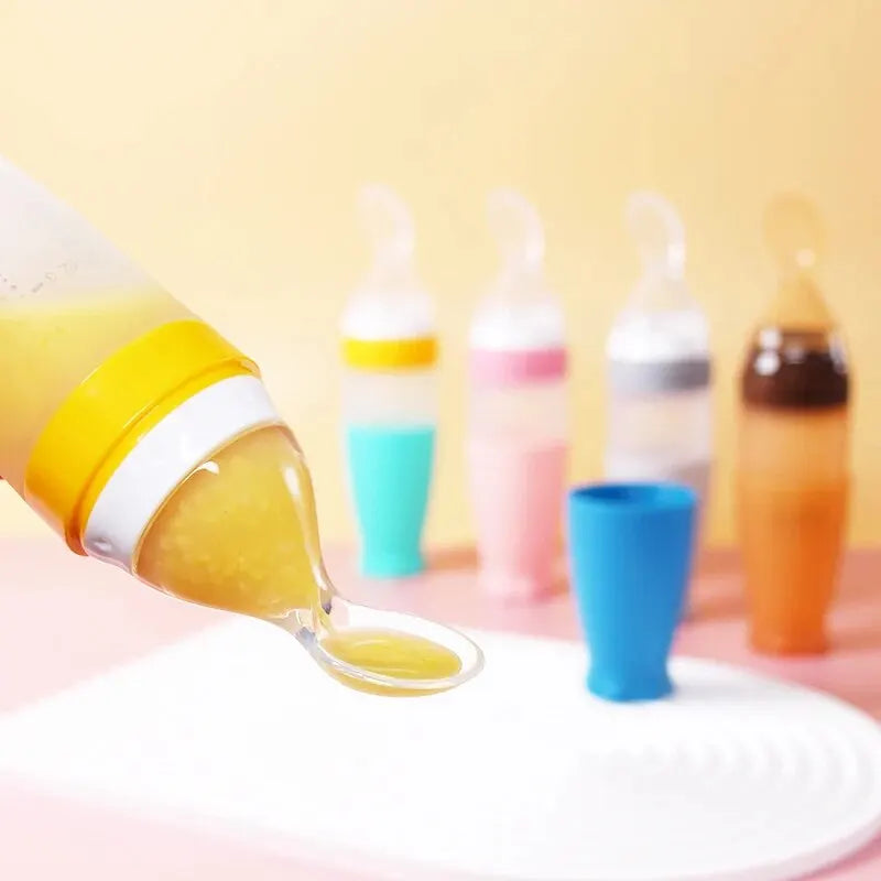 Découvrez l'alliance ludique et pratique pour les repas de bébé : la magie du biberon cuillère fusée