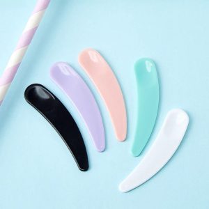 Précision et Hygiène : Redécouvrez Votre Routine Beauté avec ces Spatules Cosmétiques Miniatures Jetables